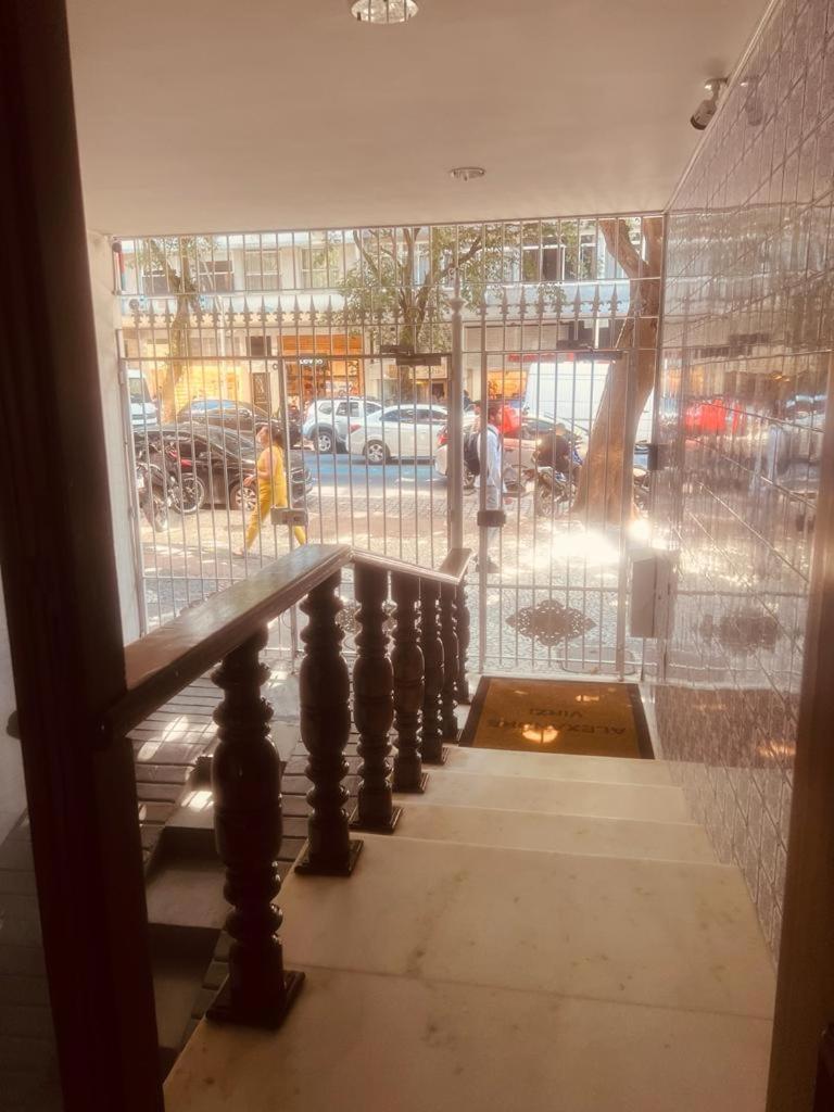 MARAVILHOSO QUARTO E SALA até 4 PESSOAS NO LEBLON na Av ATAULFO DE PAIVA Rio de Janeiro Exterior foto